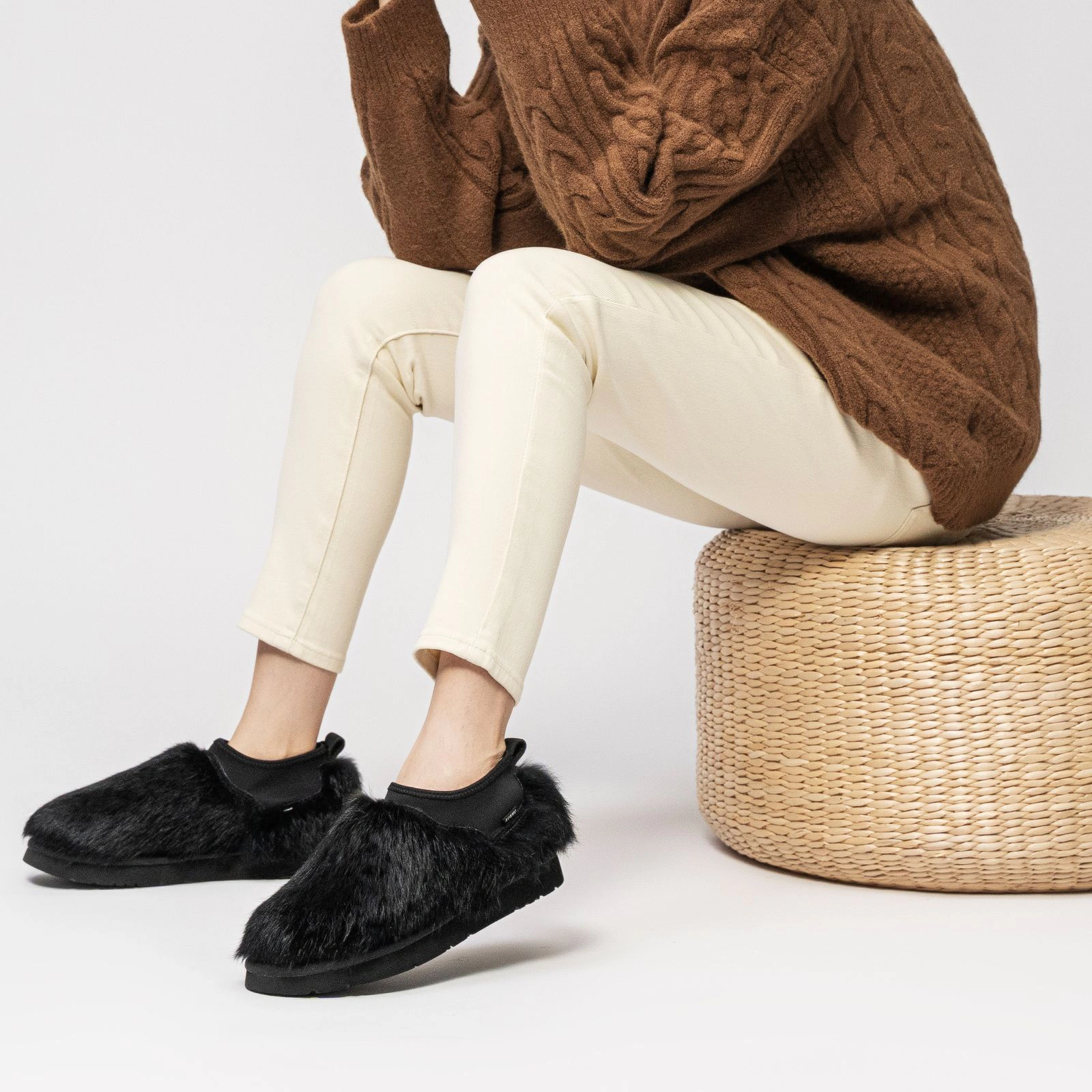AU&MU Cocoon 长绒低帮包头毛鞋 styled view