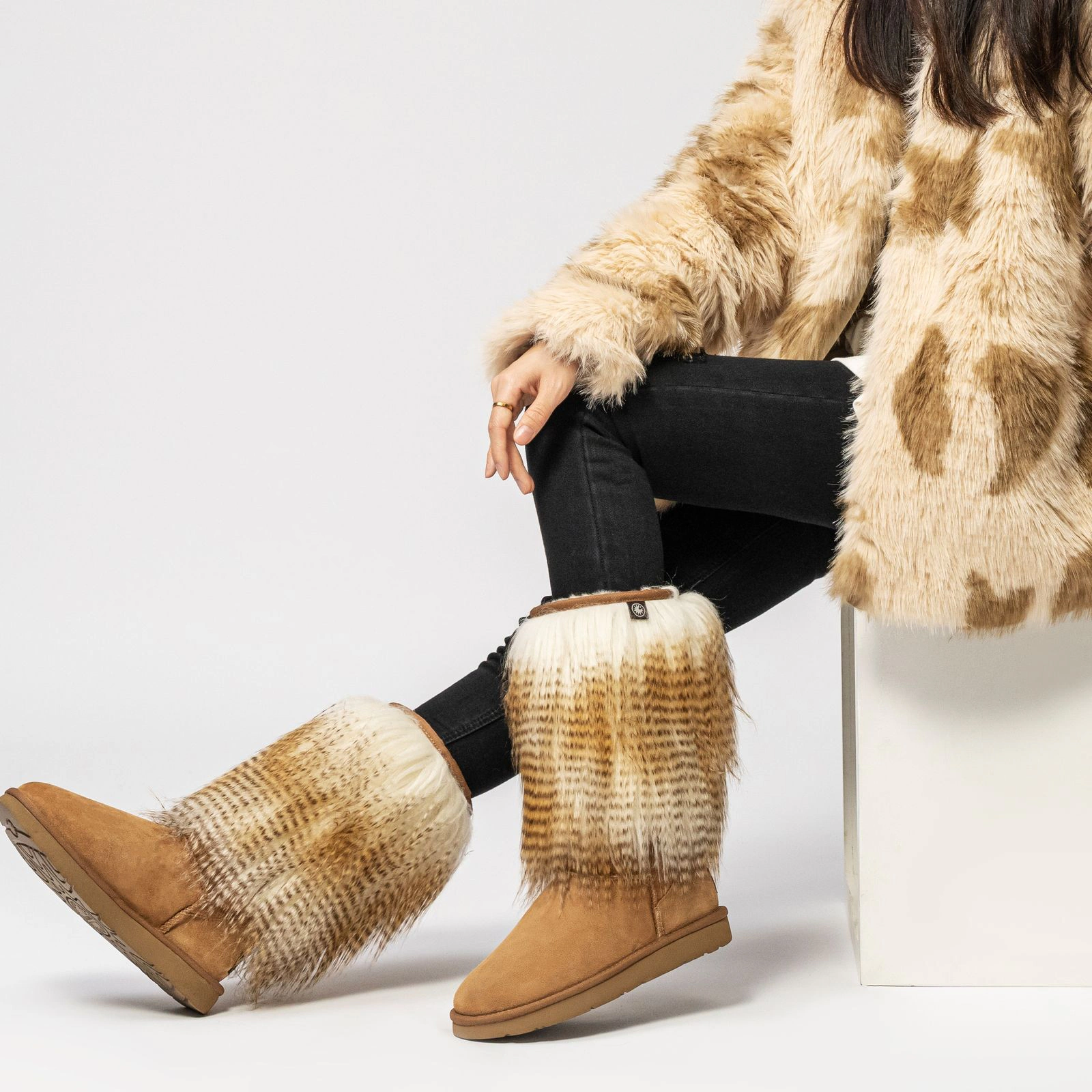 AU&MU Cocoon Mid 渐变针织中筒雪地靴 styled view