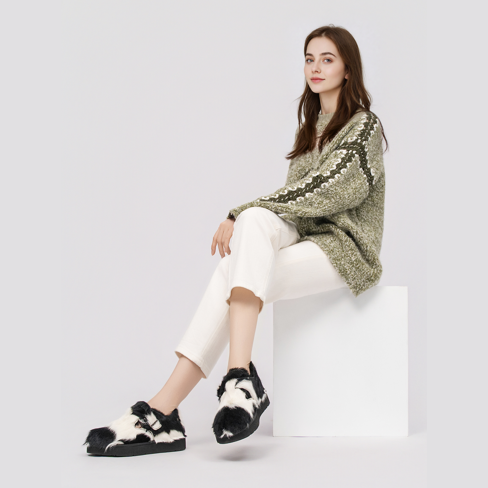 AU&MU Cocoon Clog 拼色毛面搭扣软木半拖 styled view